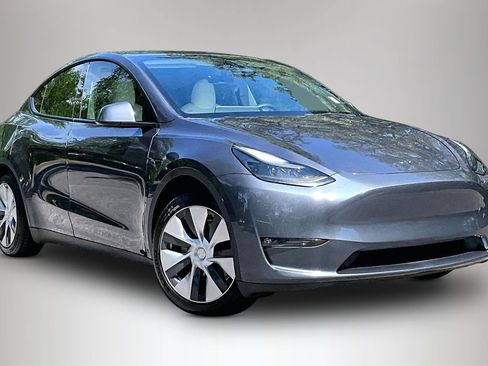Used 2023 Tesla Model Y Long Range AWD/4WD image 2