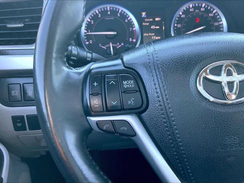 Used 2019 Toyota Highlander XLE image 20