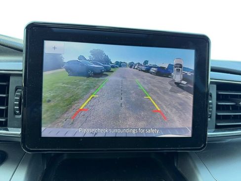 Used 2021 Ford Explorer XLT w/ Equipment Group 202A AWD/4WD image 17
