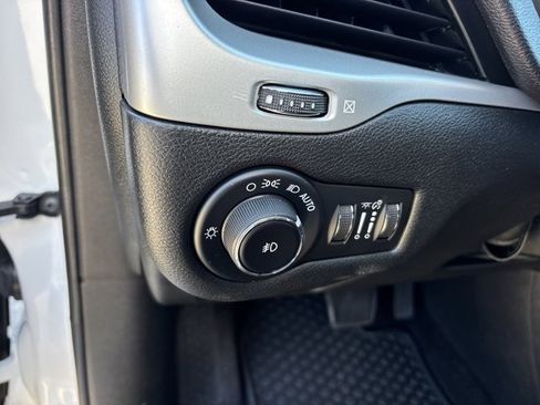 Used 2018 Jeep Cherokee Trailhawk image 20