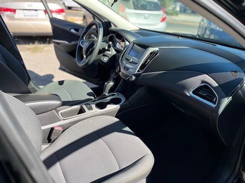 Used 2018 Chevrolet Cruze LS image 11