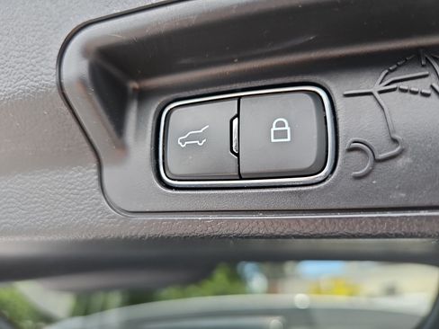 Used 2023 Ford Explorer XLT w/ Equipment Group 202A RWD image 14