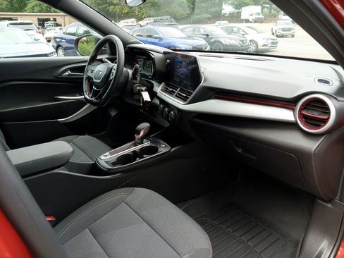 Used 2024 Chevrolet Trax RS image 16