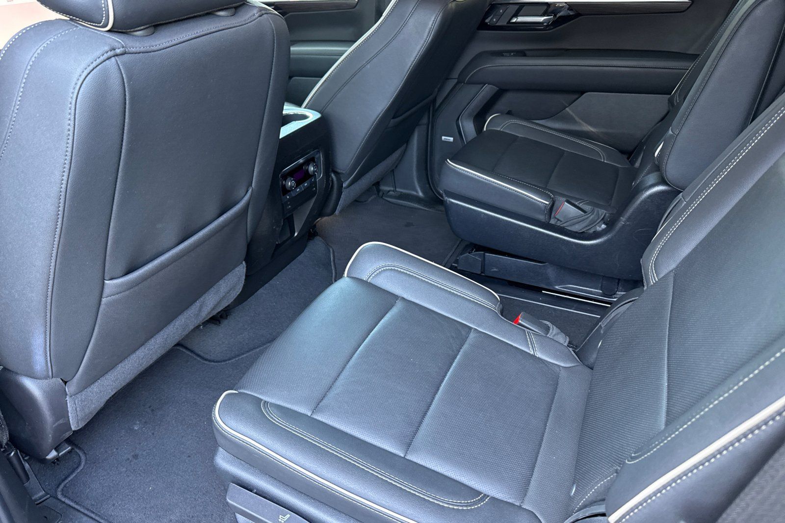 Used 2025 Chevrolet Tahoe Premier AWD/4WD image 15