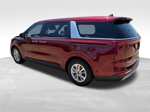 Used 2024 Kia Carnival LX FWD image 4