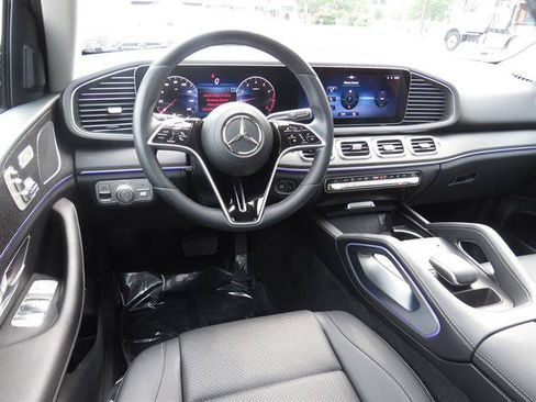 Used 2025 Mercedes-Benz GLE 350 4MATIC w/ AMG Line Exterior image 9