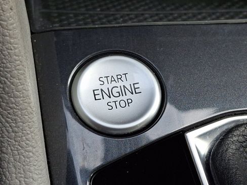 Certified 2022 Volkswagen Tiguan SE R-Line image 27