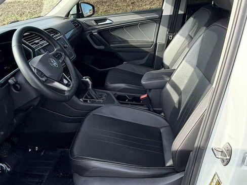 Used 2022 Volkswagen Tiguan SE w/ Panoramic Sunroof Package image 10