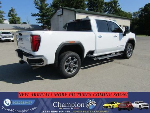Used 2026 GMC Sierra 2500 SLT AWD/4WD image 4