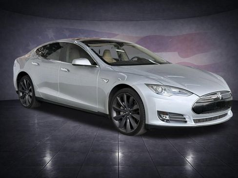 Used 2012 Tesla Model S Signature Performance image 7