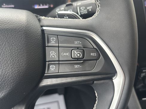 Used 2023 Jeep Grand Cherokee L Laredo w/ Luxury Tech Group I image 12