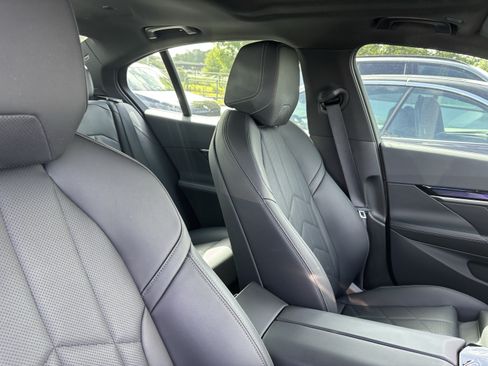 Used 2024 BMW i5 eDrive40i w/ Convenience Package RWD image 34