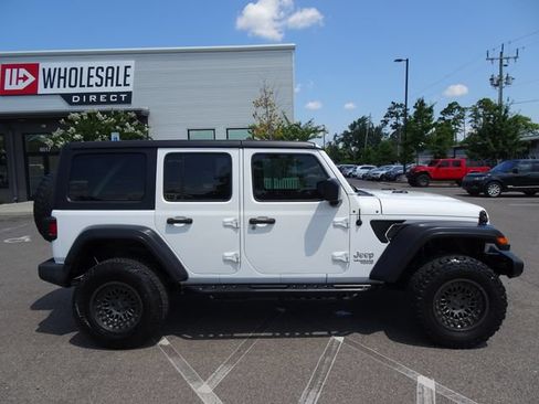 Used 2018 Jeep Wrangler Unlimited Sport S AWD/4WD image 3