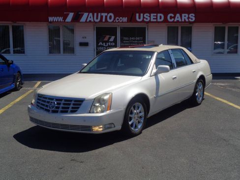 Used 2011 Cadillac DTS Luxury FWD image 11