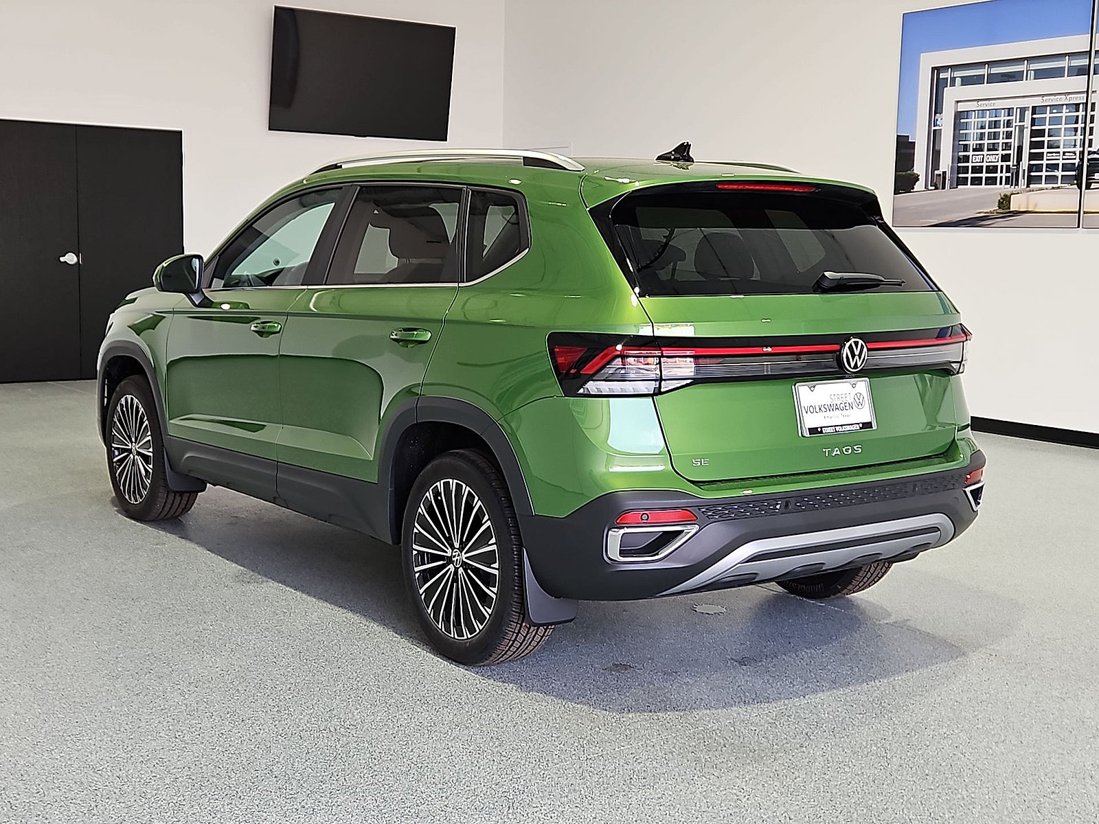 New 2027 Volkswagen Taos SE FWD image 6