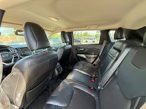 Used 2018 Jeep Cherokee Latitude Plus AWD/4WD image 24