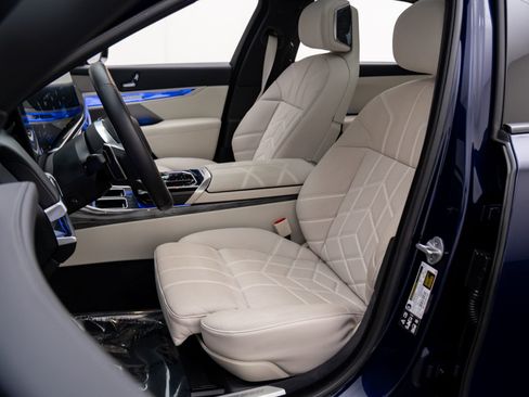 Used 2025 BMW 760i xDrive 760i xDrive w/ Executive Package image 15