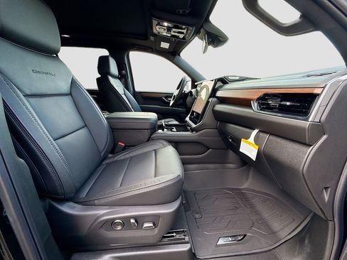 New 2026 GMC Yukon Denali w/ Sun & Power Step Package AWD/4WD image 31