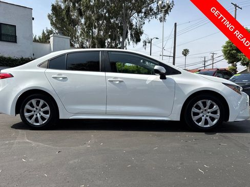 Used 2021 Toyota Corolla LE image 3