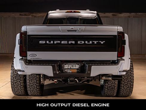 Used 2025 Ford F450 Platinum w/ FX4 Off-Road Package image 8