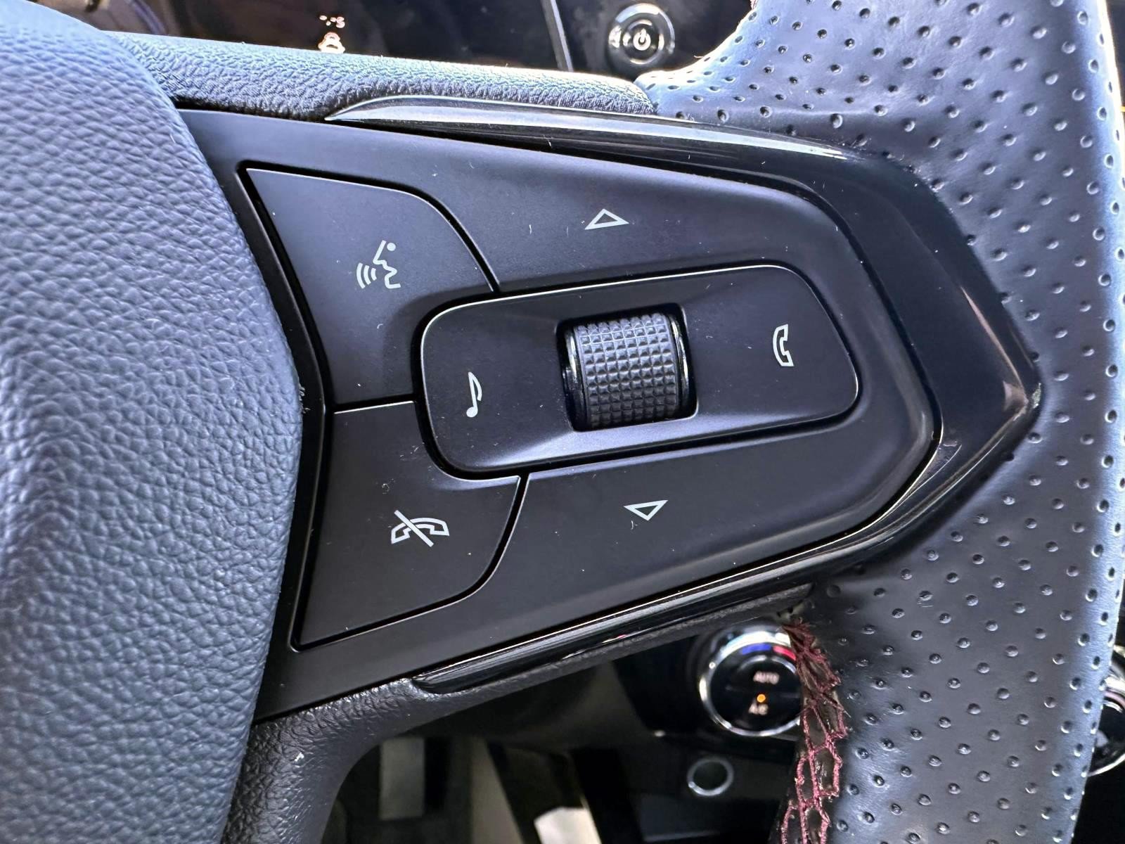 Used 2024 Chevrolet Trax RS FWD image 16