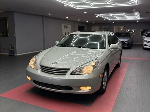 Used 2002 Lexus ES 330 FWD image 2