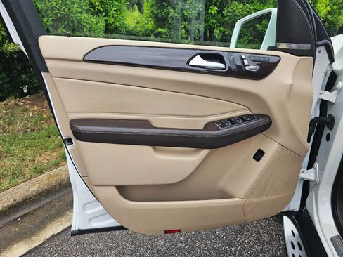 Used 2018 Mercedes-Benz GLE 350 w/ Premium 1 Package image 10