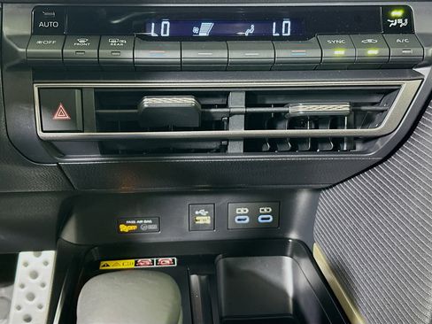 Used 2026 Toyota Camry SE image 23