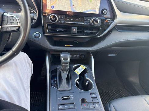 Certified 2023 Toyota Highlander XLE image 11