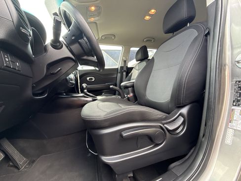 Used 2018 Kia Soul + FWD image 18