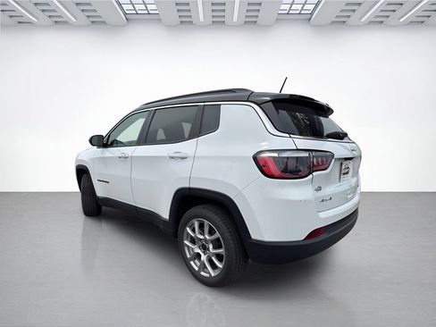 Used 2025 Jeep Compass Limited AWD/4WD image 5