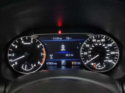 Used 2024 Nissan Altima 2.5 SV FWD image 15