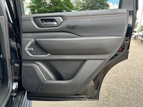 New 2025 Nissan Armada Platinum image 17