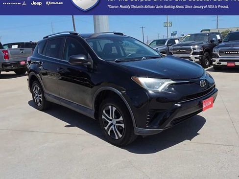 Used 2018 Toyota RAV4 LE FWD image 2