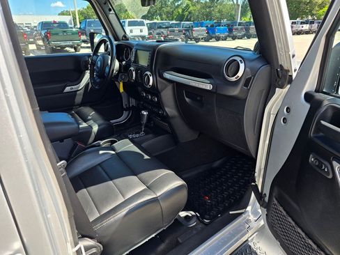 Used 2012 Jeep Wrangler Unlimited Sahara w/ Max Tow Pkg AWD/4WD image 31