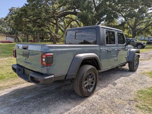 New 2026 Jeep Gladiator Sport AWD/4WD image 3