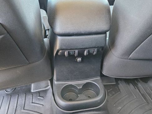 Used 2018 Jeep Wrangler Unlimited Sahara image 17