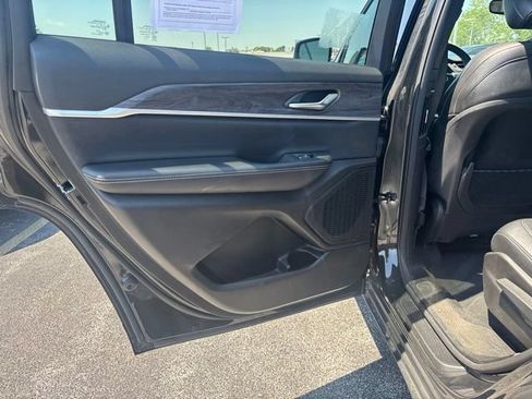Used 2024 Jeep Grand Cherokee L Limited w/ Black Appearance Package AWD/4WD image 17