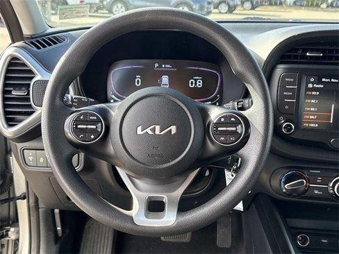 Certified 2023 Kia Soul LX w/ LX Technology Package image 18