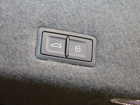 Used 2019 Lamborghini Urus image 86