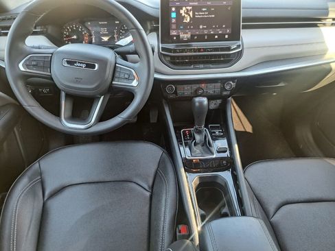 Used 2025 Jeep Compass Limited image 19