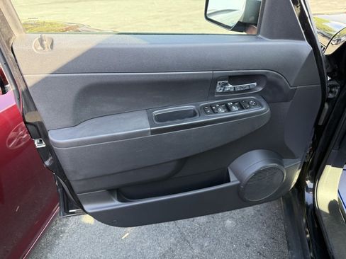 Used 2012 Jeep Liberty Sport w/ Popular Equipment Group AWD/4WD image 15