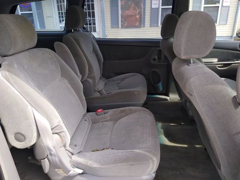Used 2007 Toyota Sienna CE image 16