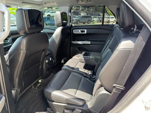 Used 2021 Ford Explorer Limited w/ Hybrid Equipment Group 310A AWD/4WD image 15