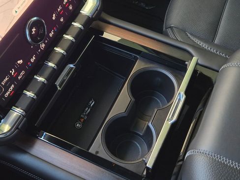 Used 2025 GMC Yukon Denali w/ Sun & Power Step Package image 20