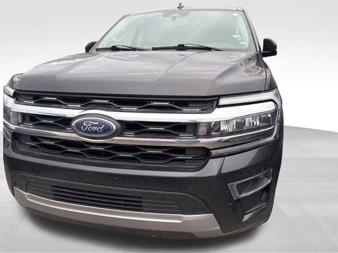 Used 2024 Ford Expedition Limited image 3