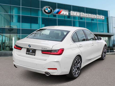 Used 2025 BMW 330i Sedan w/ Convenience Package image 4