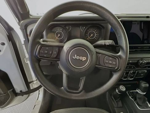 Used 2024 Jeep Gladiator Sport AWD/4WD image 12