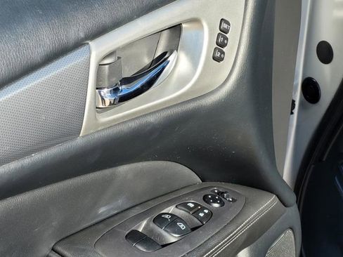 Used 2020 Nissan Pathfinder SL image 30