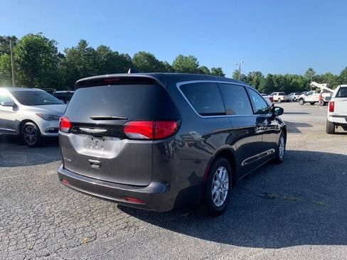 Used 2023 Chrysler Voyager LX FWD image 10